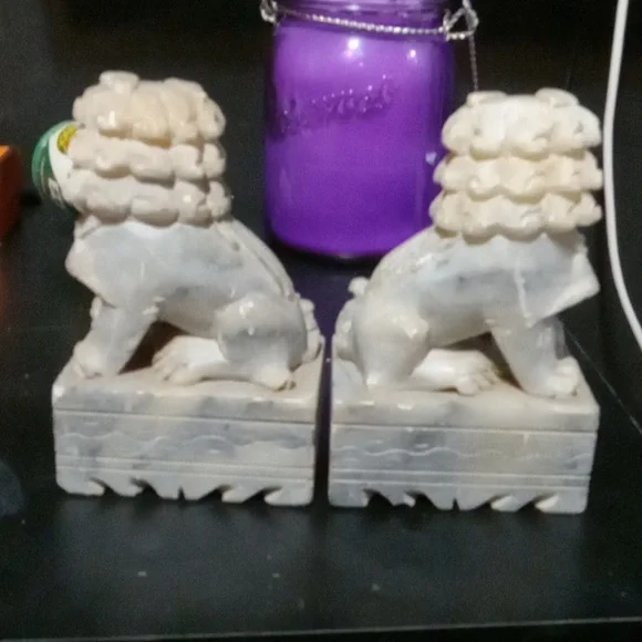 Elegant Marble Foo Dog Statues - Cream and Gray
